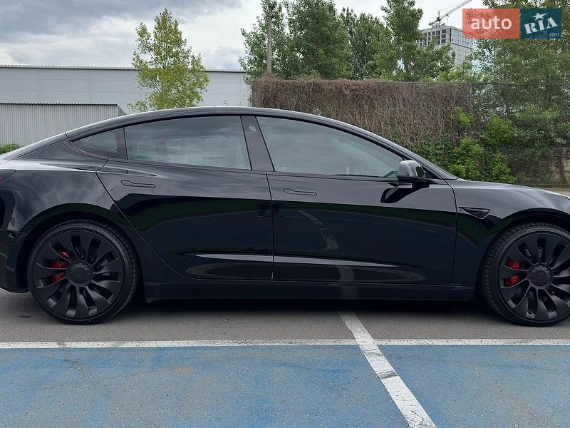 Седан Tesla Model 3 2022 в Києві
