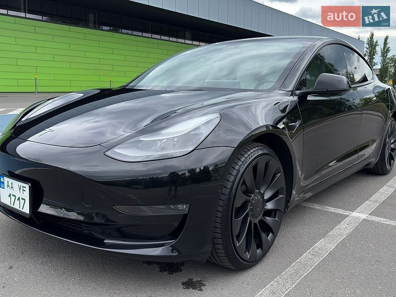 Седан Tesla Model 3 2022 в Киеве