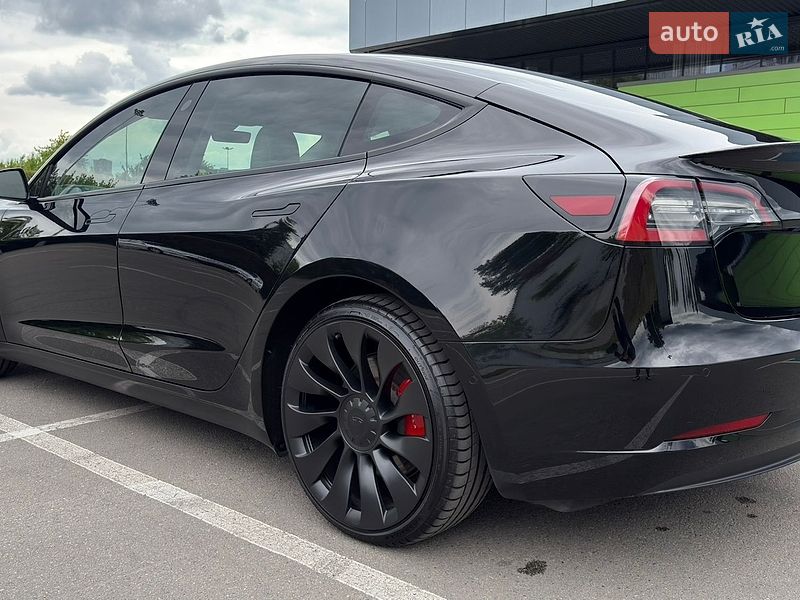 Седан Tesla Model 3 2022 в Києві