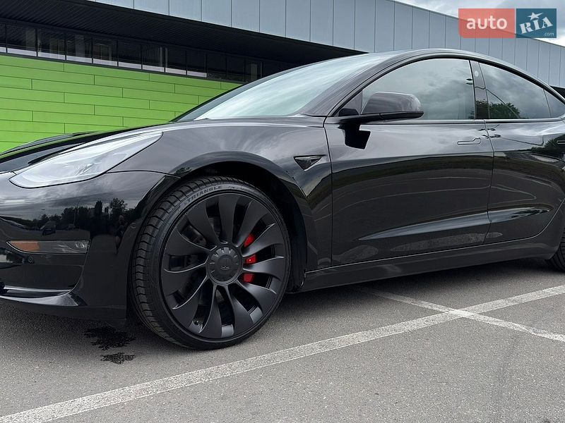 Седан Tesla Model 3 2022 в Киеве