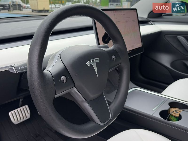 Седан Tesla Model 3 2022 в Києві