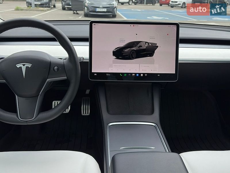 Седан Tesla Model 3 2022 в Києві