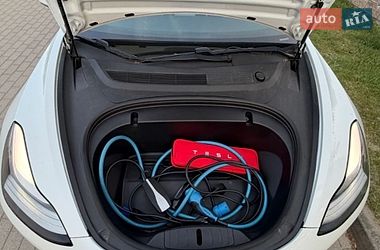 Седан Tesla Model 3 2019 в Ровно