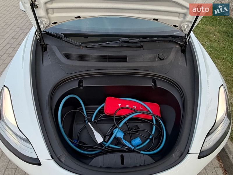 Седан Tesla Model 3 2019 в Ровно