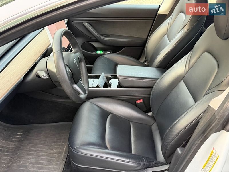 Седан Tesla Model 3 2019 в Рівному