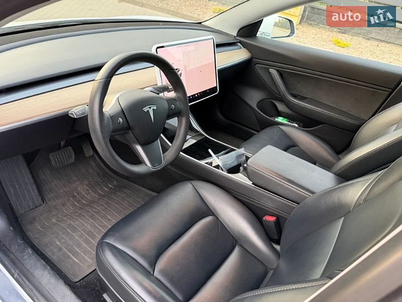 Седан Tesla Model 3 2019 в Рівному