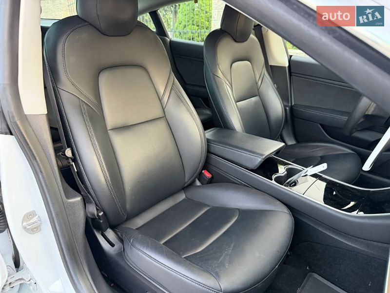 Седан Tesla Model 3 2019 в Рівному