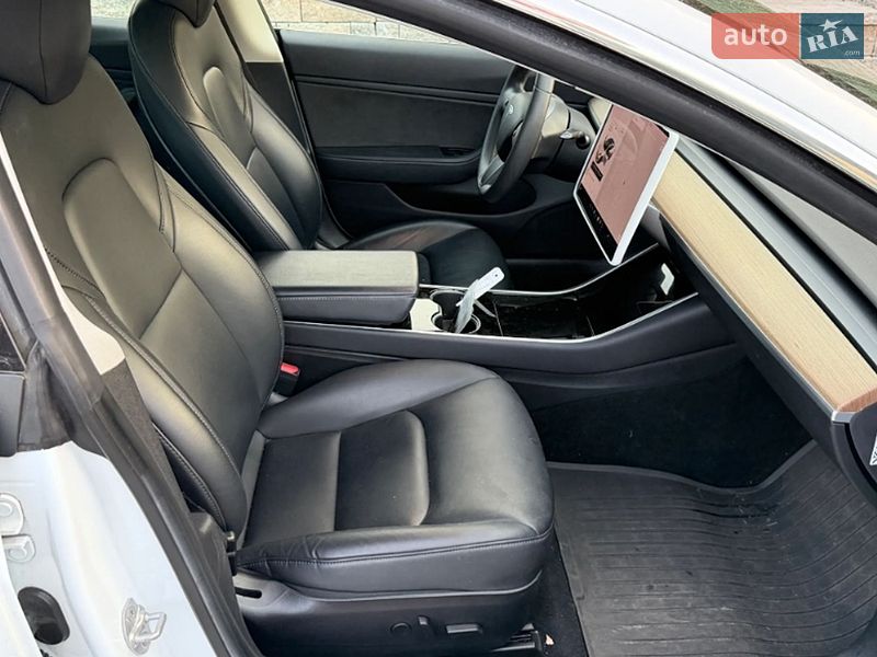 Седан Tesla Model 3 2019 в Рівному