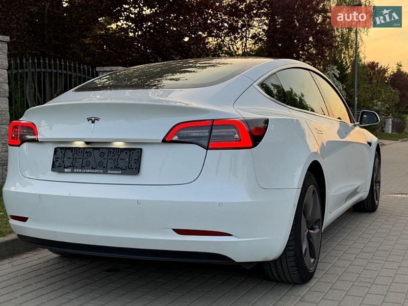 Седан Tesla Model 3 2019 в Рівному