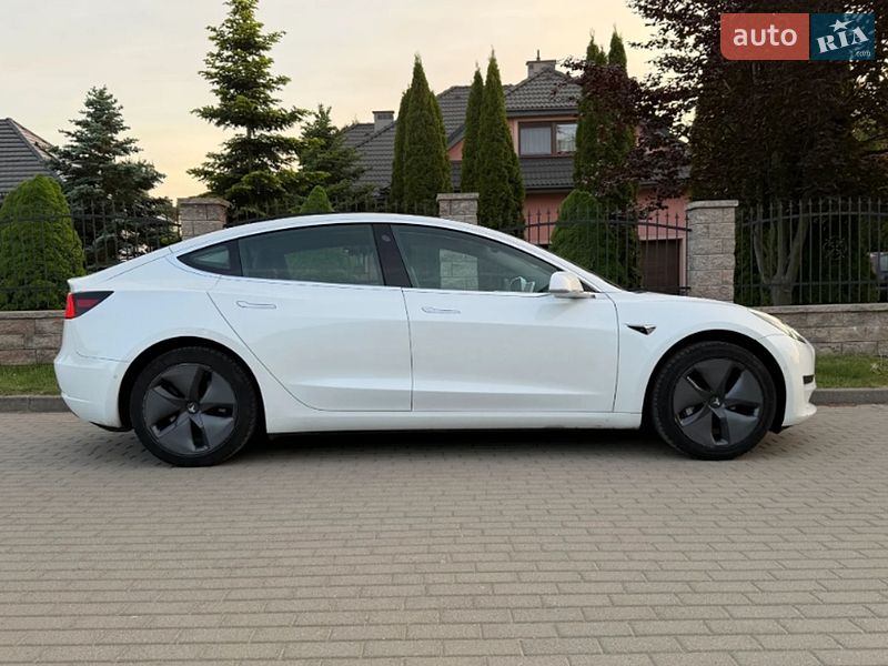 Седан Tesla Model 3 2019 в Рівному