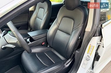 Седан Tesla Model 3 2019 в Ровно