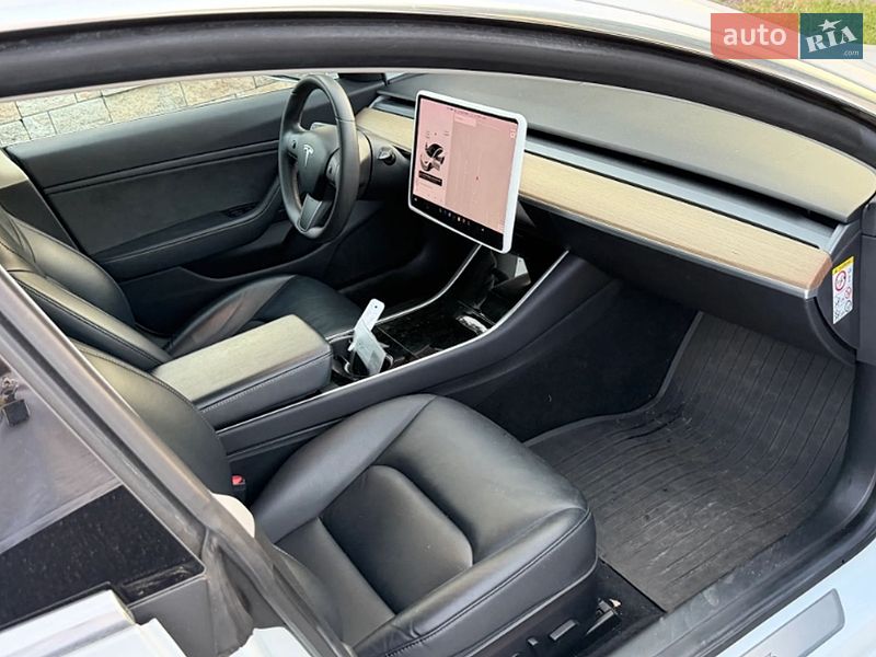 Седан Tesla Model 3 2019 в Рівному