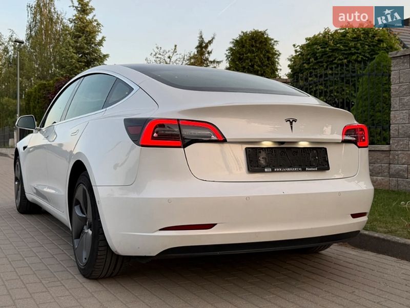 Седан Tesla Model 3 2019 в Рівному