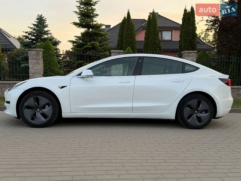Седан Tesla Model 3 2019 в Рівному