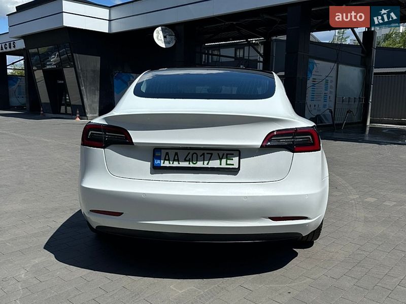 Седан Tesla Model 3 2019 в Києві
