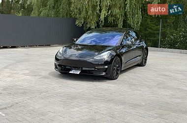 Седан Tesla Model 3 2023 в Рівному