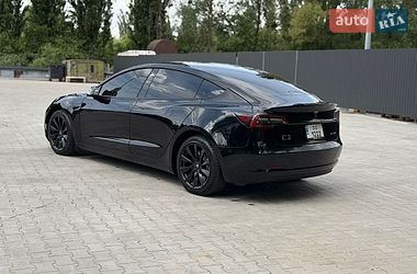 Седан Tesla Model 3 2023 в Ровно