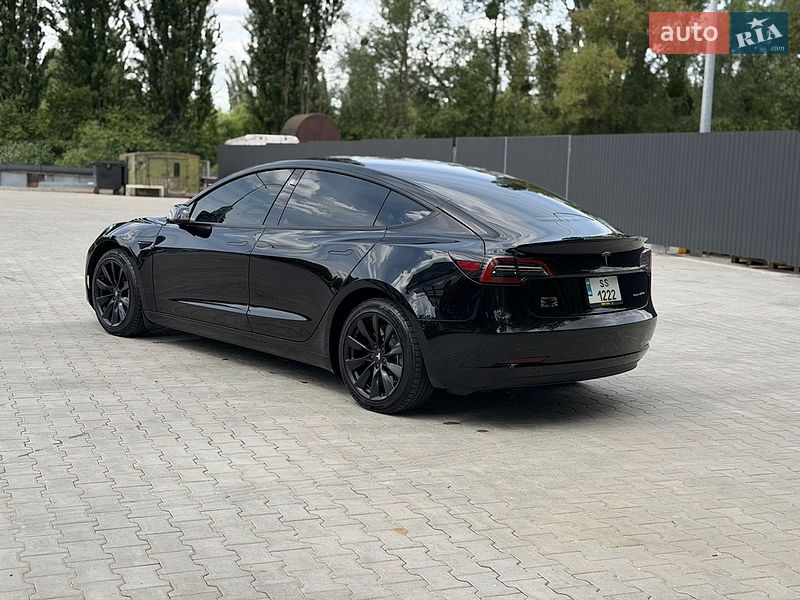 Седан Tesla Model 3 2023 в Ровно