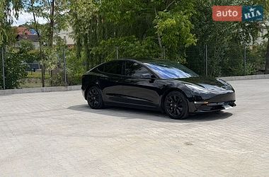 Седан Tesla Model 3 2023 в Ровно
