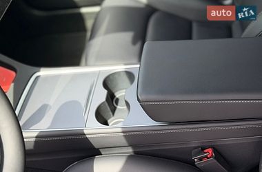 Седан Tesla Model 3 2023 в Ровно