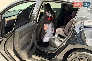 Седан Tesla Model 3 2023 в Ровно