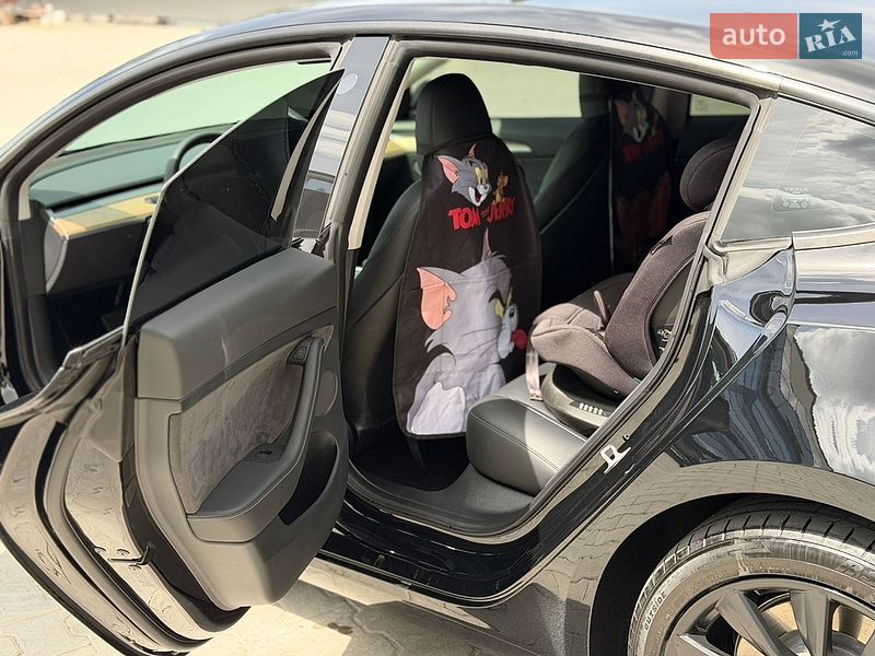 Седан Tesla Model 3 2023 в Ровно