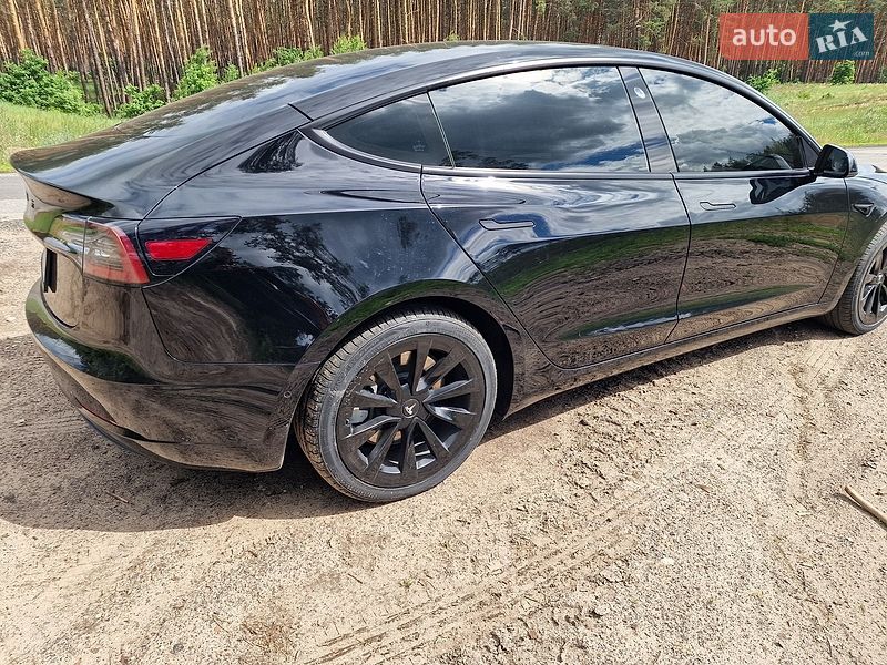 Седан Tesla Model 3 2022 в Черкасах