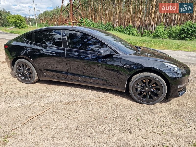 Седан Tesla Model 3 2022 в Черкасах