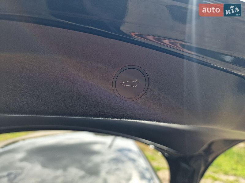 Седан Tesla Model 3 2022 в Черкасах