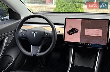 Седан Tesla Model 3 2020 в Одесі