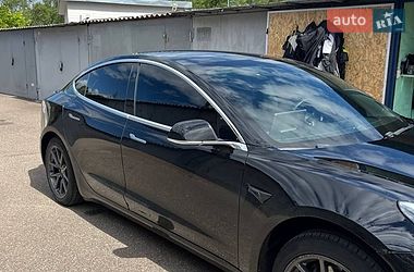 Седан Tesla Model 3 2020 в Коростене