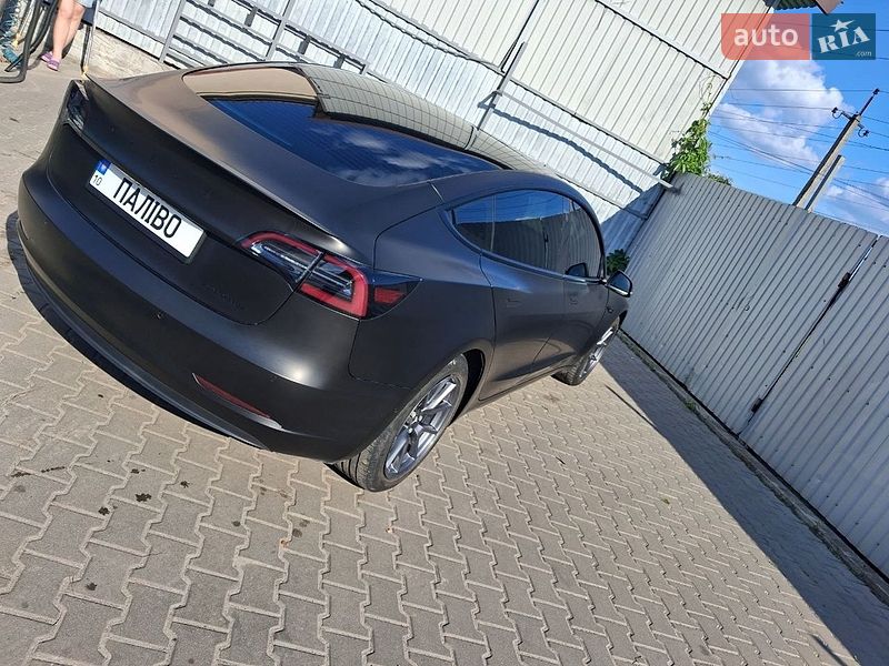 Седан Tesla Model 3 2021 в Киеве