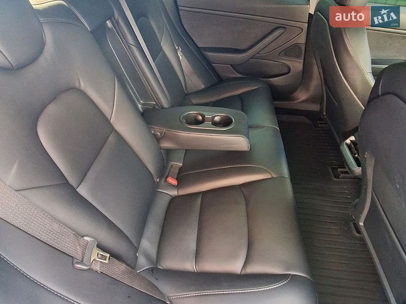 Седан Tesla Model 3 2021 в Киеве