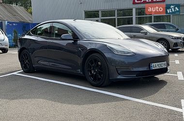 Седан Tesla Model 3 2021 в Києві