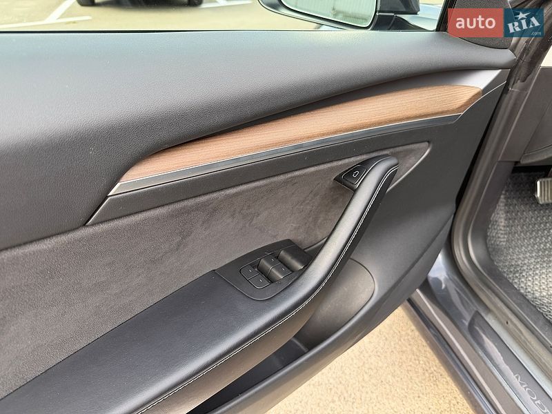 Седан Tesla Model 3 2021 в Киеве