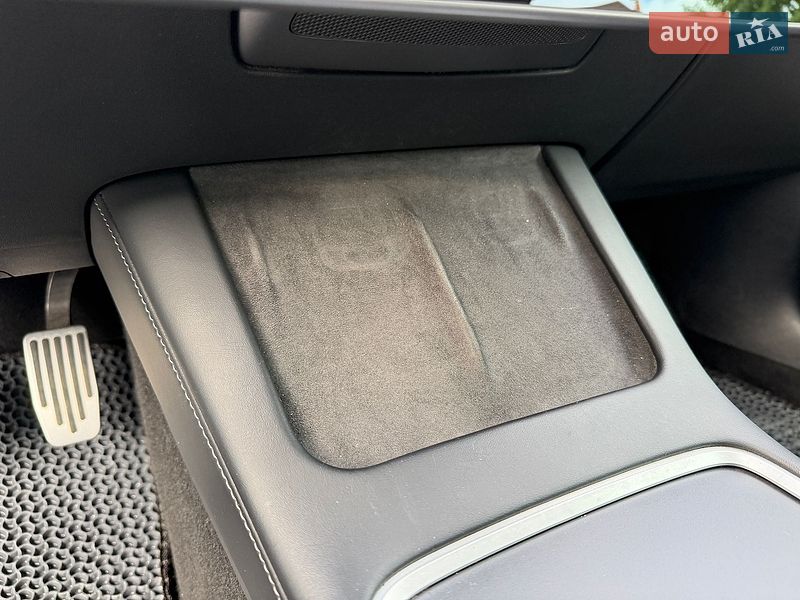 Седан Tesla Model 3 2021 в Киеве