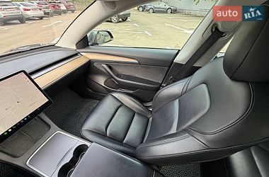 Седан Tesla Model 3 2021 в Киеве