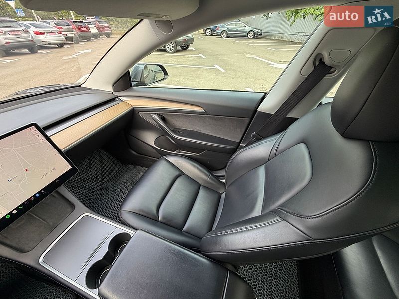 Седан Tesla Model 3 2021 в Киеве