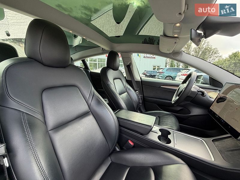 Седан Tesla Model 3 2021 в Киеве