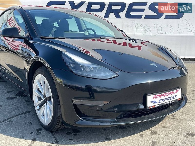 Седан Tesla Model 3 2021 в Києві