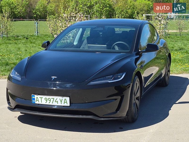 Tesla Model 3 2024