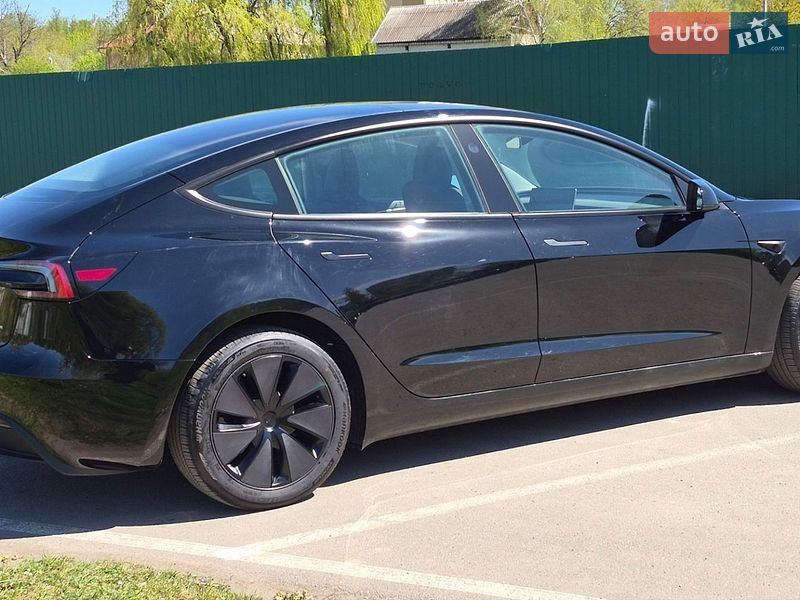 Седан Tesla Model 3 2024 в Ивано-Франковске