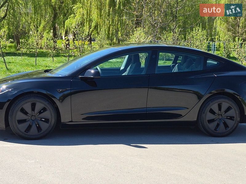 Седан Tesla Model 3 2024 в Ивано-Франковске