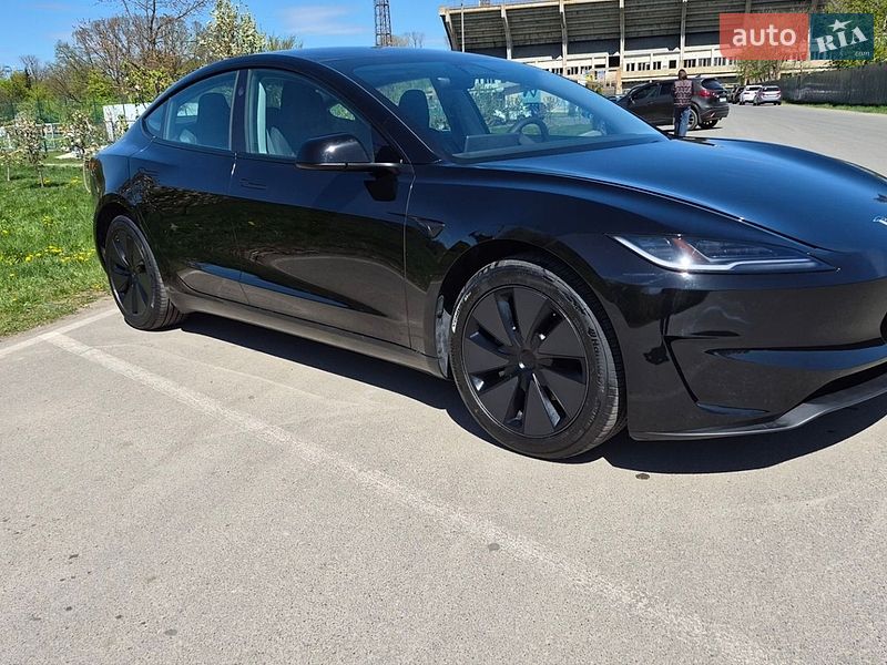 Седан Tesla Model 3 2024 в Ивано-Франковске