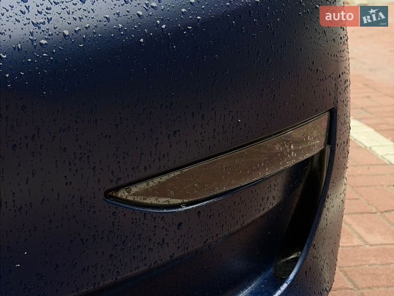 Седан Tesla Model 3 2022 в Чернигове