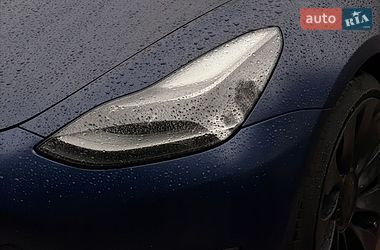Седан Tesla Model 3 2022 в Чернигове