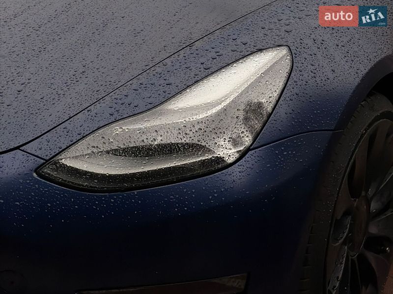 Седан Tesla Model 3 2022 в Чернигове