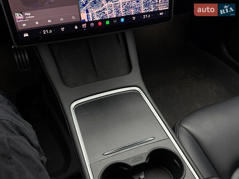 Седан Tesla Model 3 2022 в Чернигове