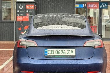 Седан Tesla Model 3 2022 в Чернигове