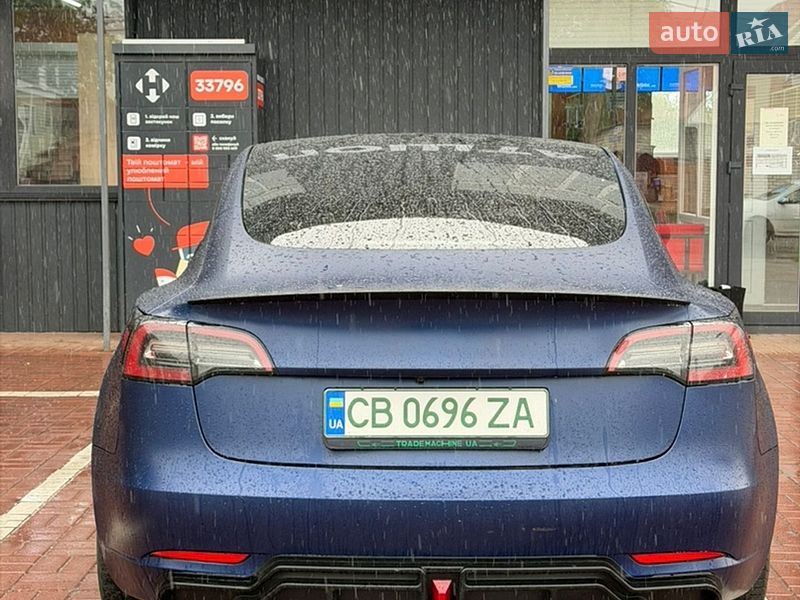 Седан Tesla Model 3 2022 в Чернигове
